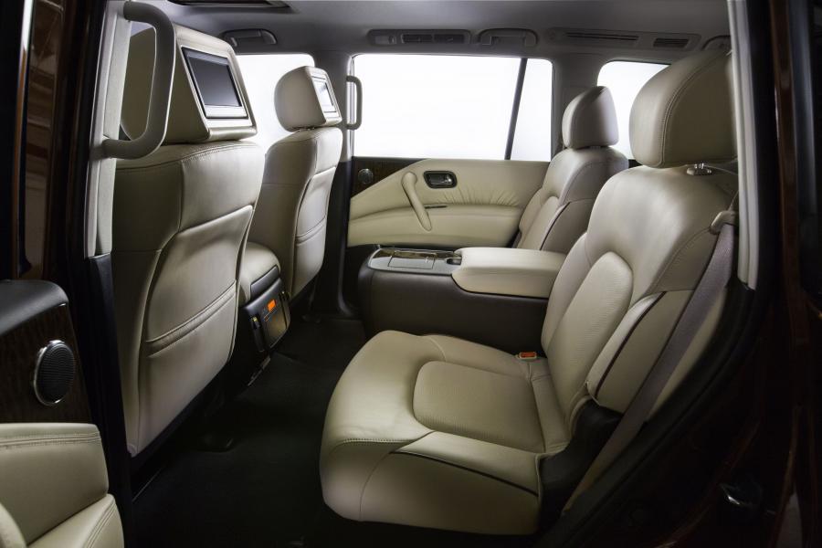 Интерьер Nissan Armada 2016 года  (фото 33 из 40)